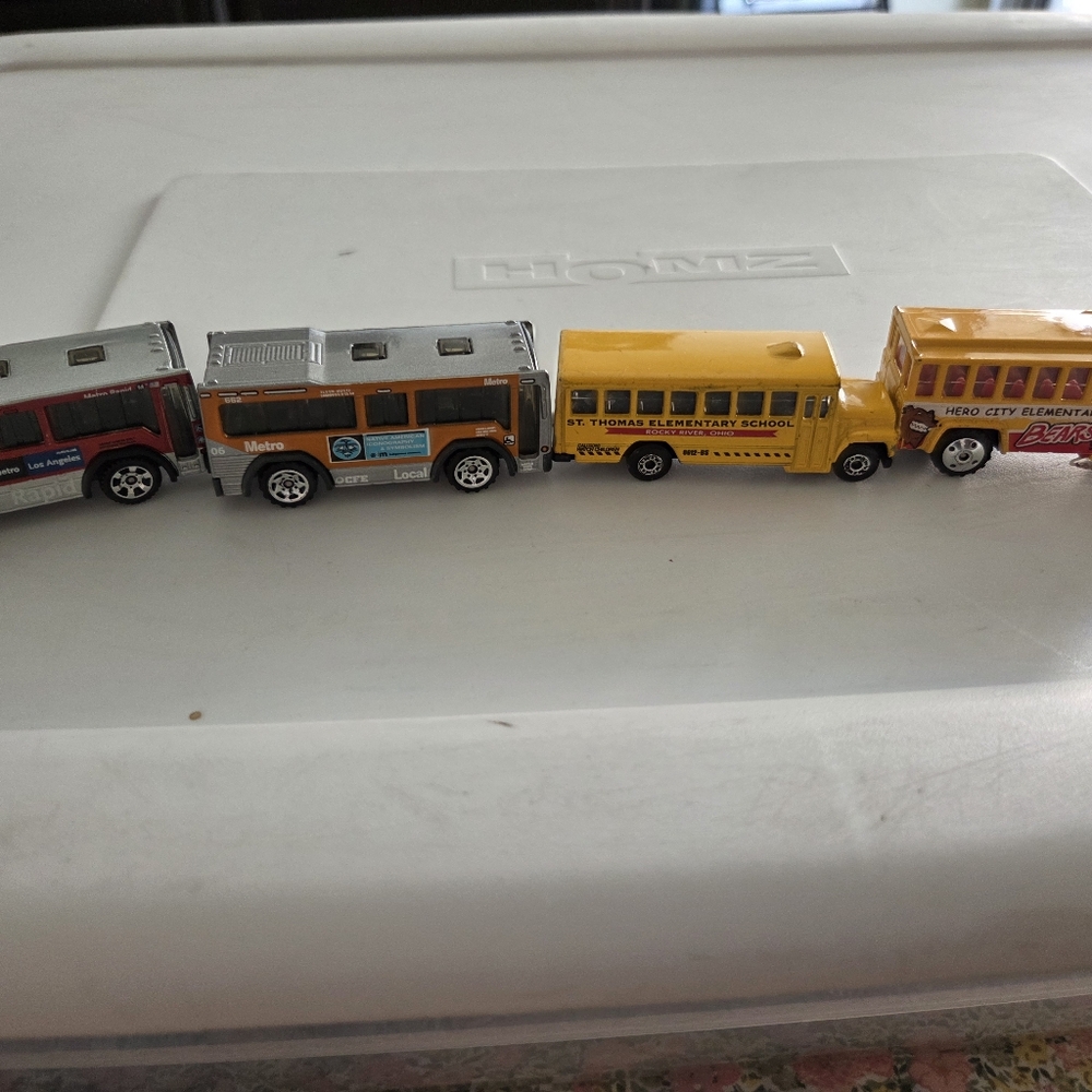 Matchbox Bus Lot - Picture 7 of 8